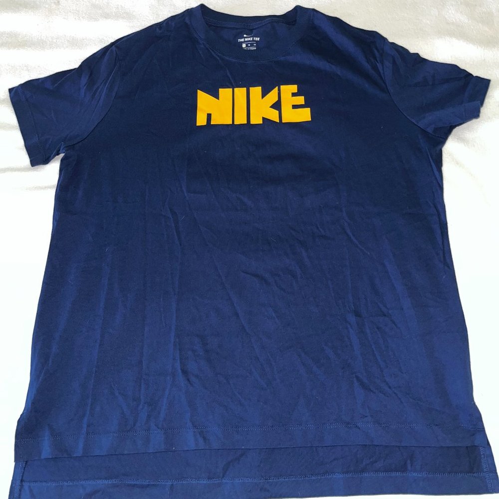 Navy Nike T-shirt